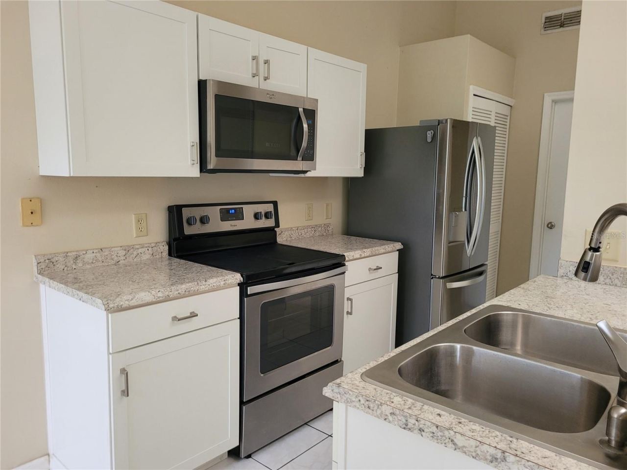 Photo 4 of 2870 Idleweise Dr, Deltona, FL 32738
