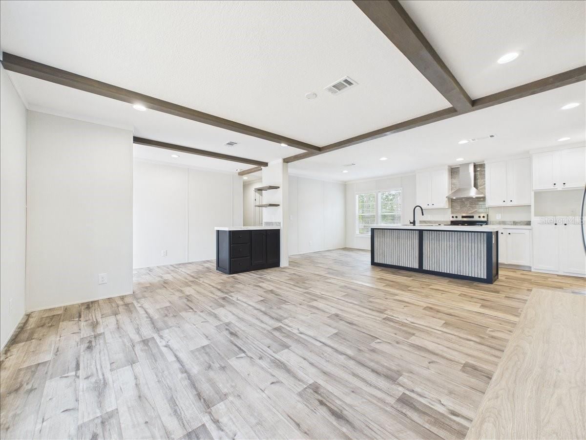 Photo 4 of 202 Mimosa Dr, Hawthorne, FL 32640