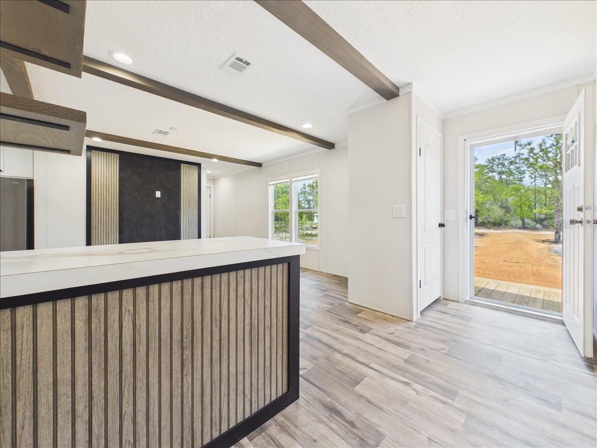 Photo 5 of 202 Mimosa Dr, Hawthorne, FL 32640