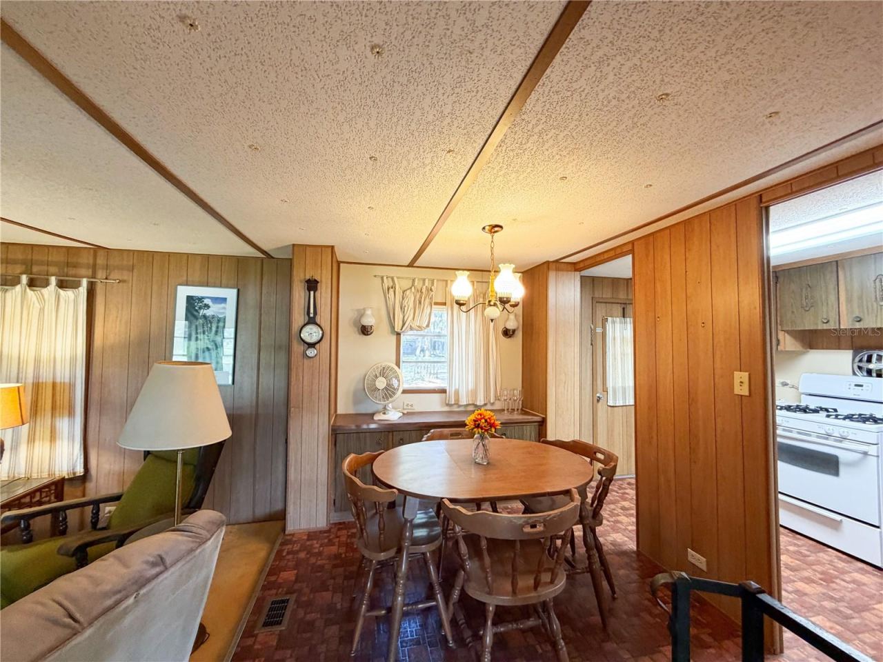 Photo 5 of 170 E Cowpen Lake Point Rd, Hawthorne, FL 32640