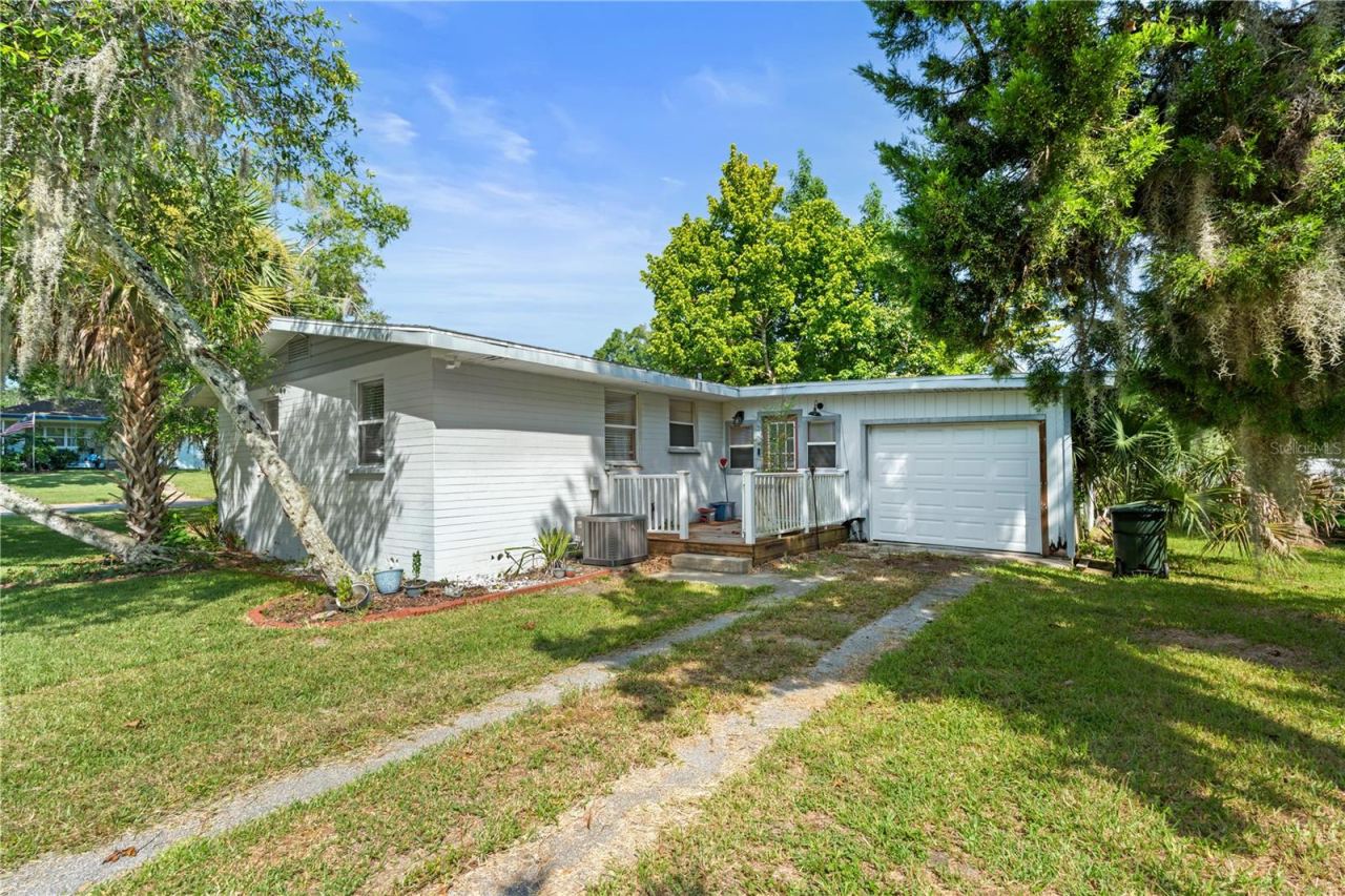Photo 4 of 553 S Lanvale Ave, Daytona Beach, FL 32114