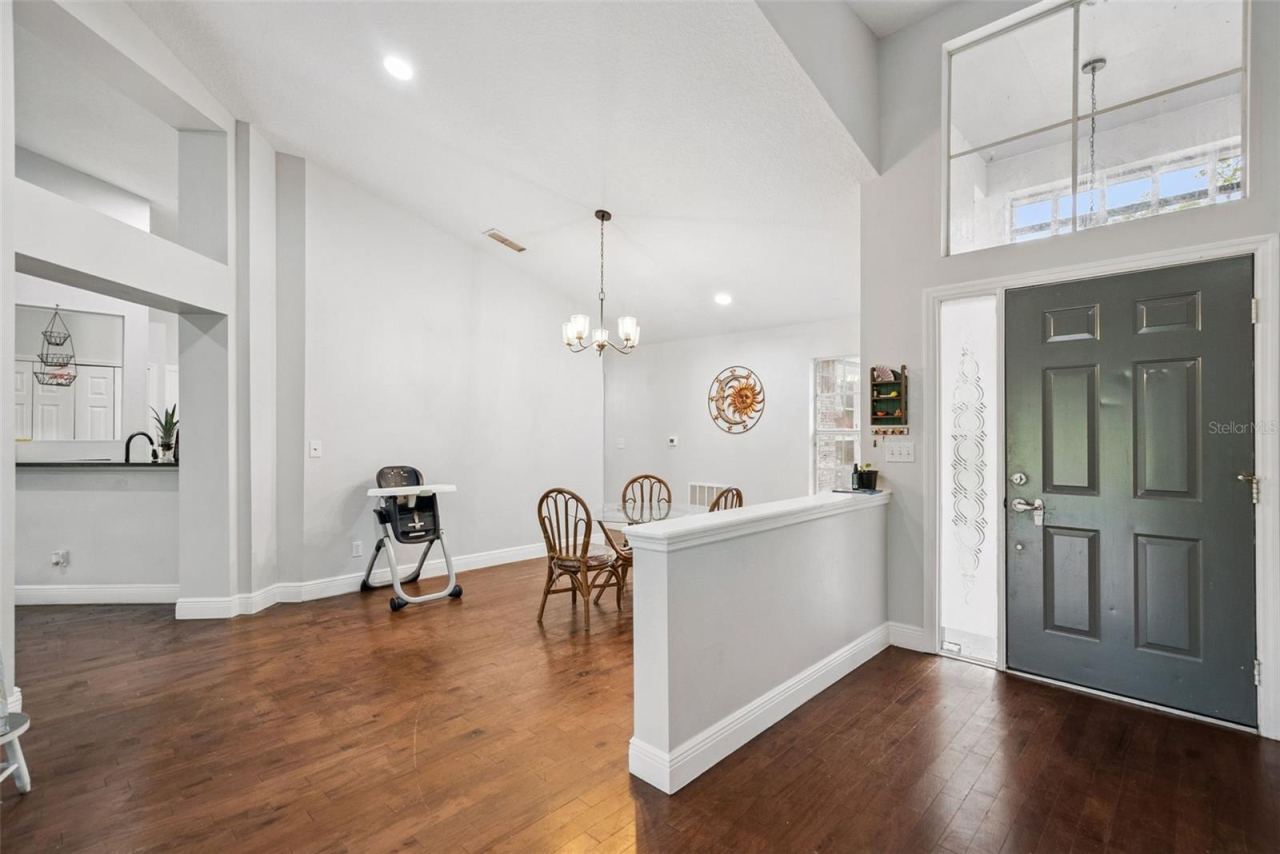 Photo 4 of 806 Oak Forest Ct, Deland, FL 32724