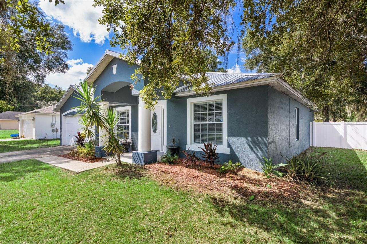 Photo 4 of 1031 E Walts Ave, Deland, FL 32724