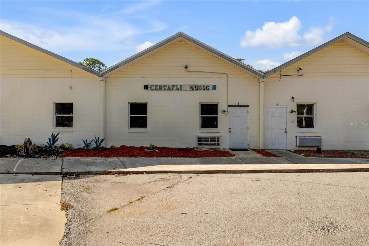 Photo 5 of 555 8th St #i, Holly Hill, FL 32117