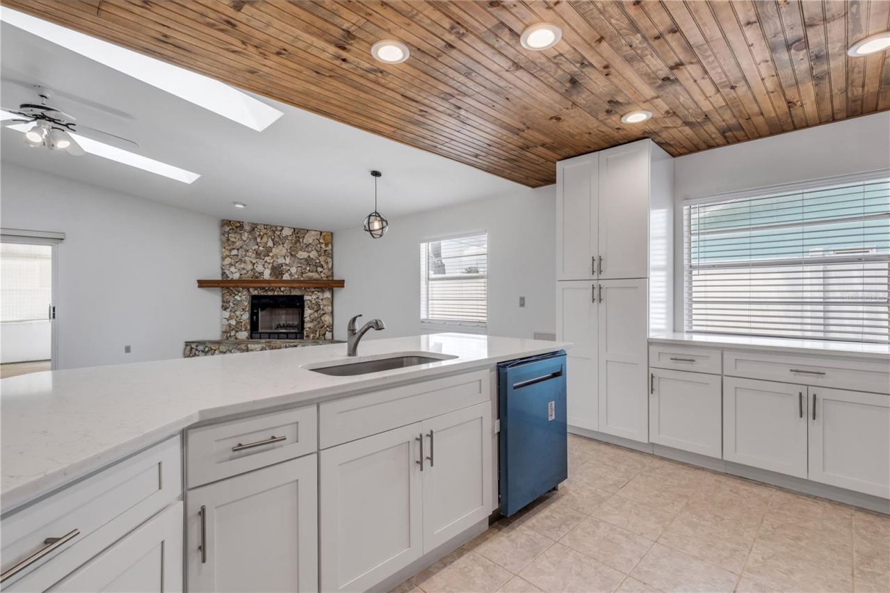 Photo 4 of 1870 Queen Palm Dr, Edgewater, FL 32141
