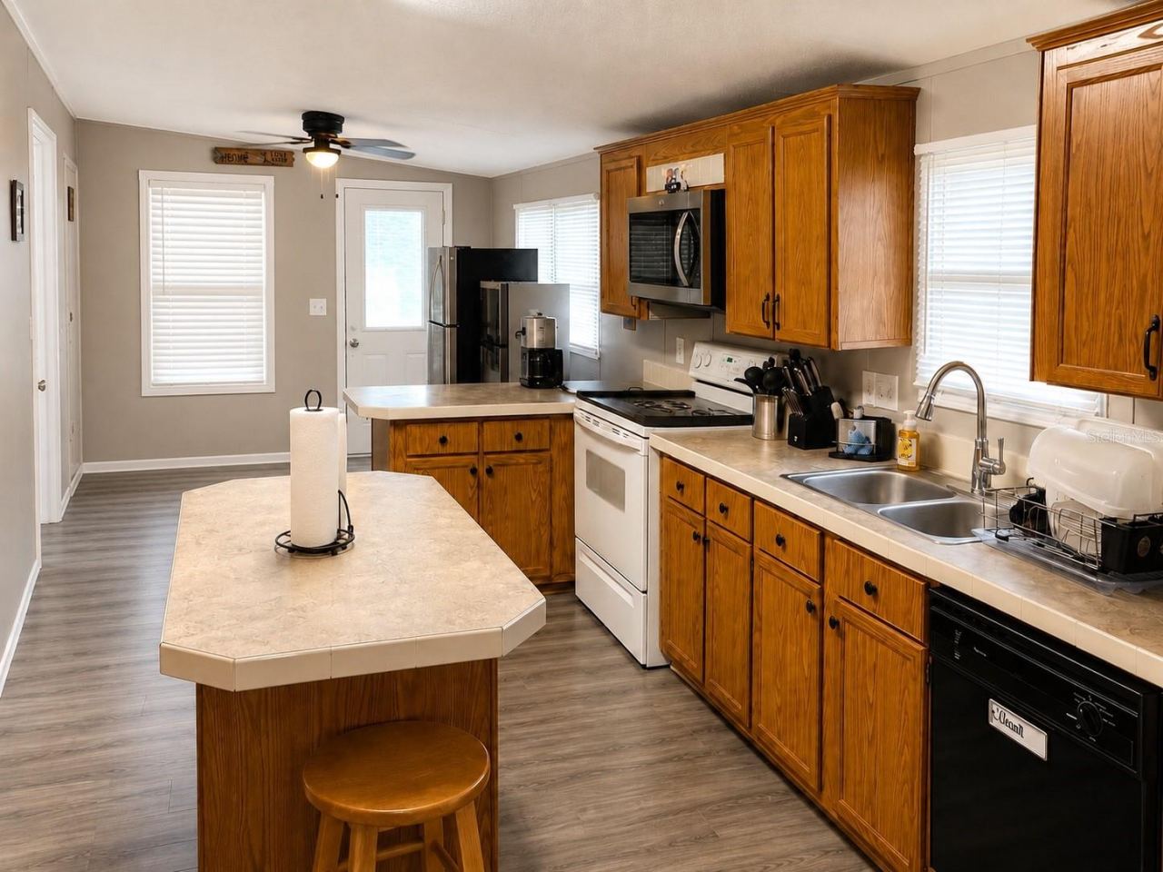 Photo 4 of 172 E Cowpen Lake Point Rd, Hawthorne, FL 32640