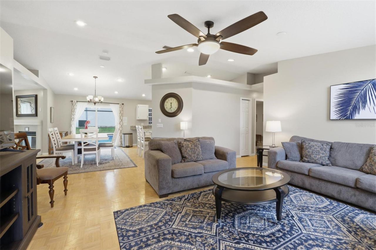 Photo 4 of 1095 E Wisconsin Ave, Deland, FL 32724