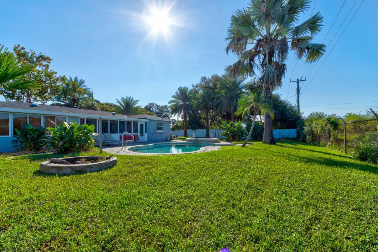 Photo 4 of 1026 Lake Ave, Edgewater, FL 32132
