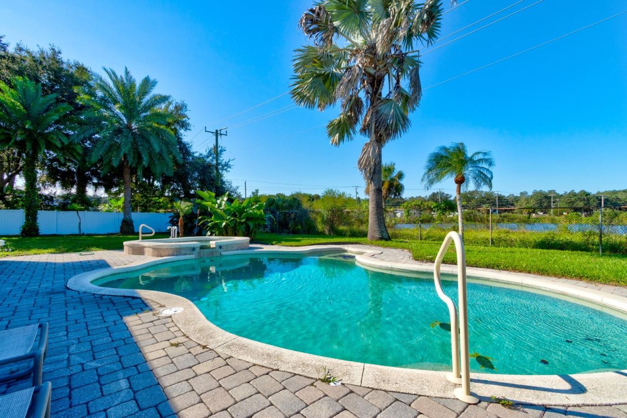 Photo 5 of 1026 Lake Ave, Edgewater, FL 32132