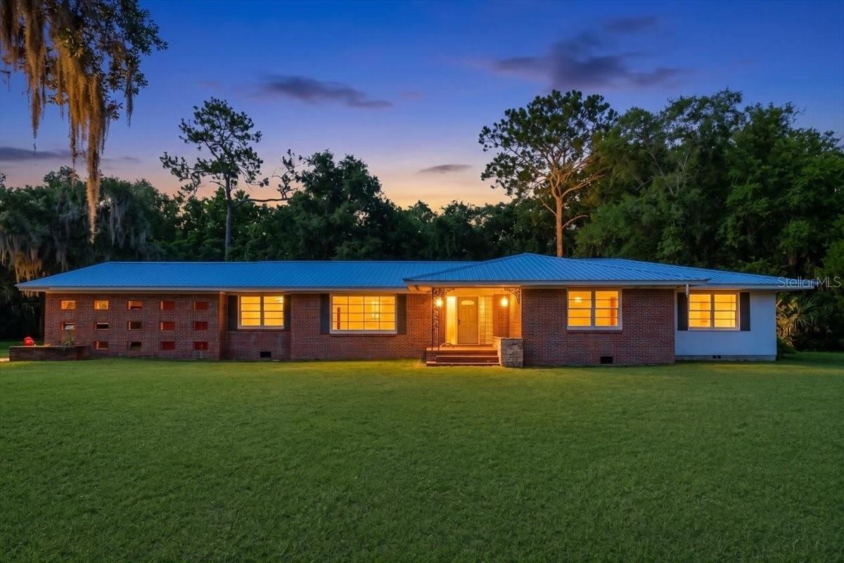 Photo 2 of 2107 Golf Dr, Palatka, FL 32177
