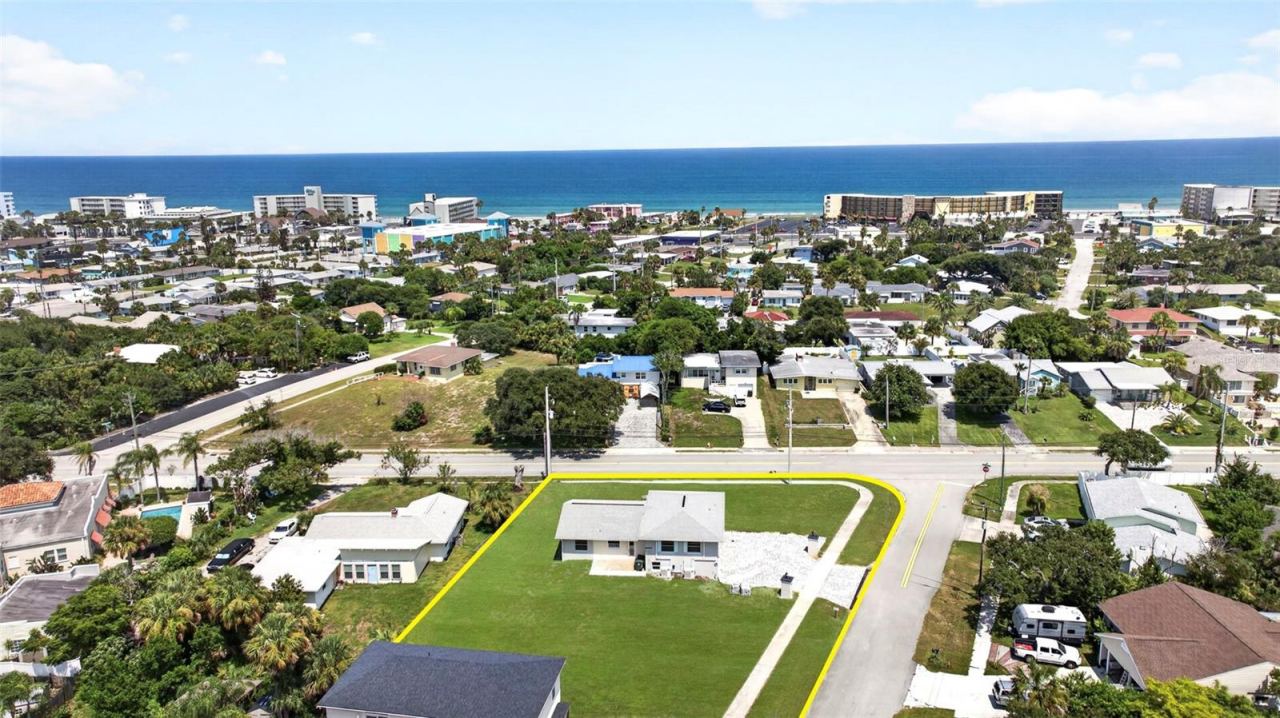 Photo 4 of 2314 S Peninsula Dr, Daytona Beach, FL 32118