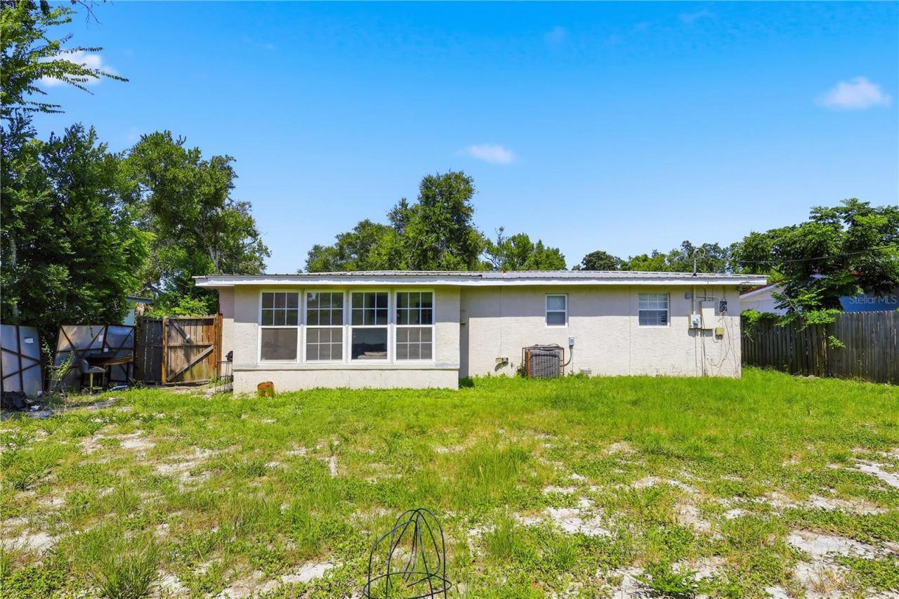 Photo 4 of 934 Lewis Dr, Daytona Beach, FL 32117