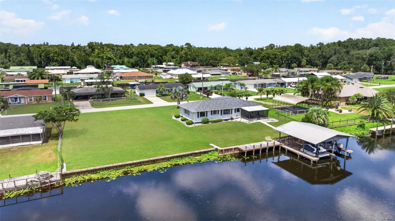 Photo 4 of 1613 Juno Trl, Astor, FL 32102