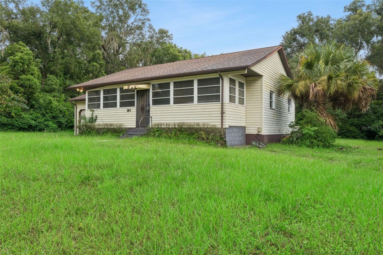 Photo 5 of 381 W Ohio Ave, Lake Helen, FL 32744