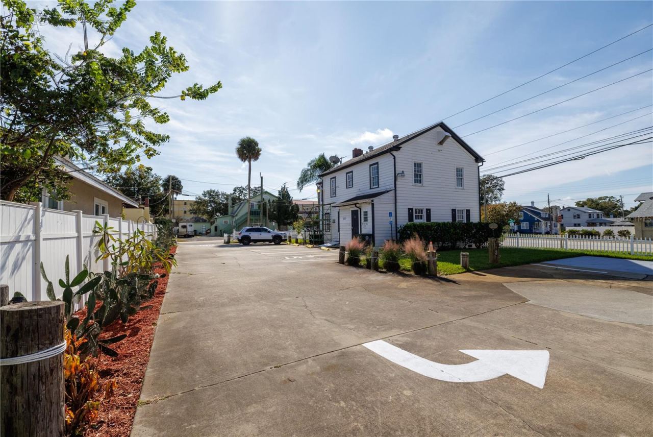Photo 5 of 429 N Ridgewood Ave, Daytona Beach, FL 32114