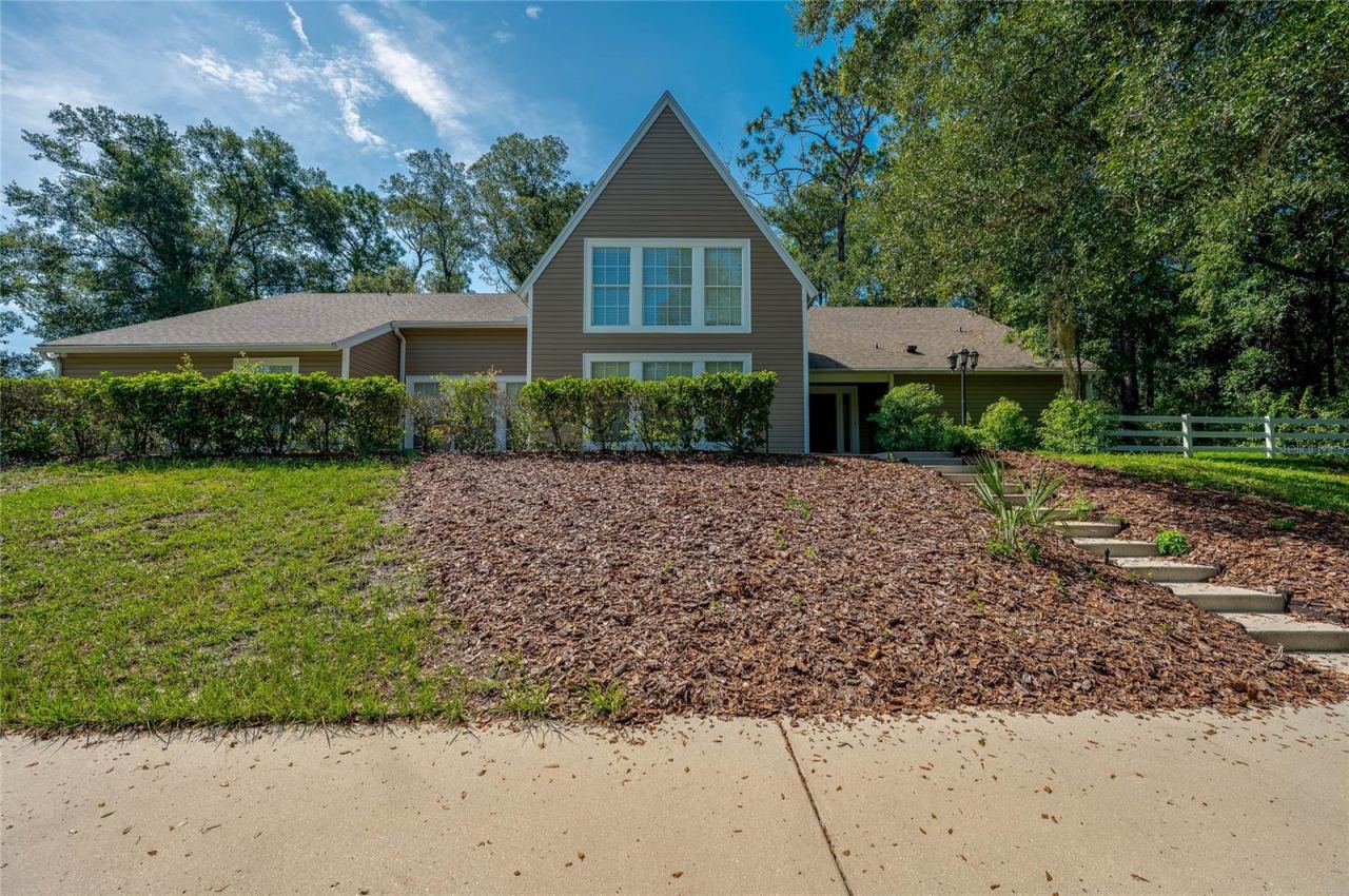 Photo 5 of 2081 Pennsylvania Dr, Deland, FL 32724