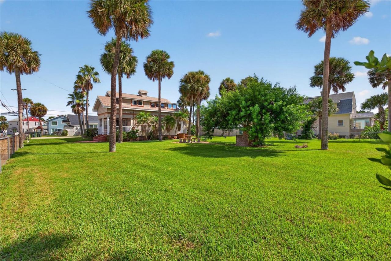 Photo 4 of 409 S Grandview Ave, Daytona Beach, FL 32118