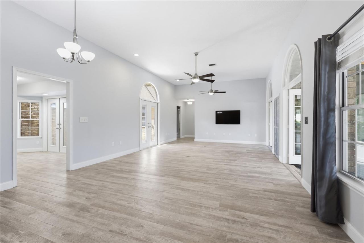 Photo 4 of 2500 S Glen Eagles Dr, Deland, FL 32724