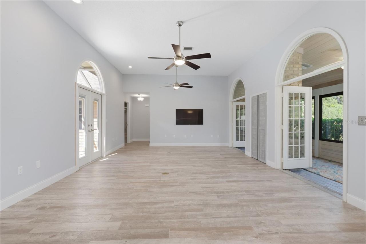 Photo 5 of 2500 S Glen Eagles Dr, Deland, FL 32724