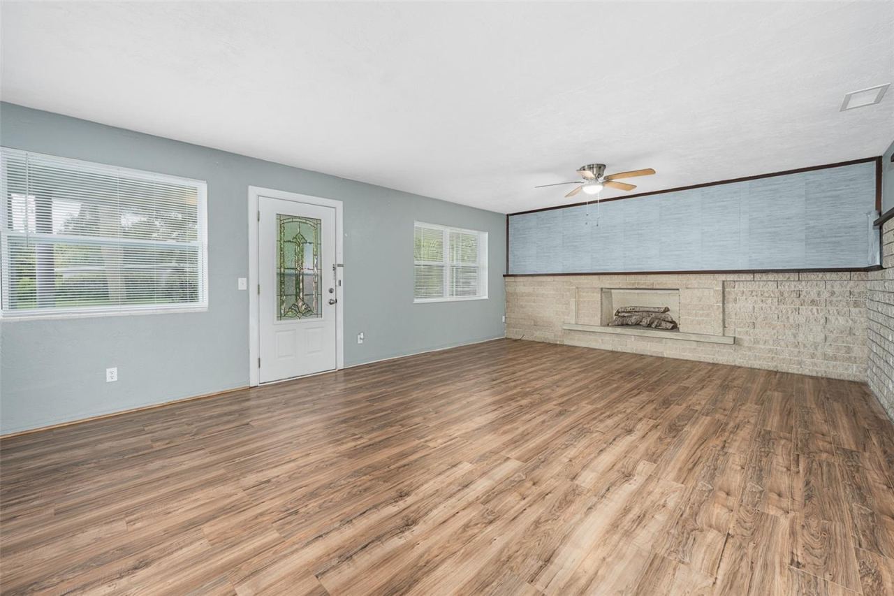 Photo 4 of 700 Katherine St, South Daytona, FL 32119