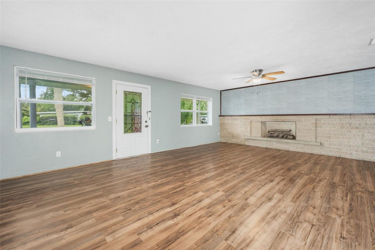 Photo 5 of 700 Katherine St, South Daytona, FL 32119