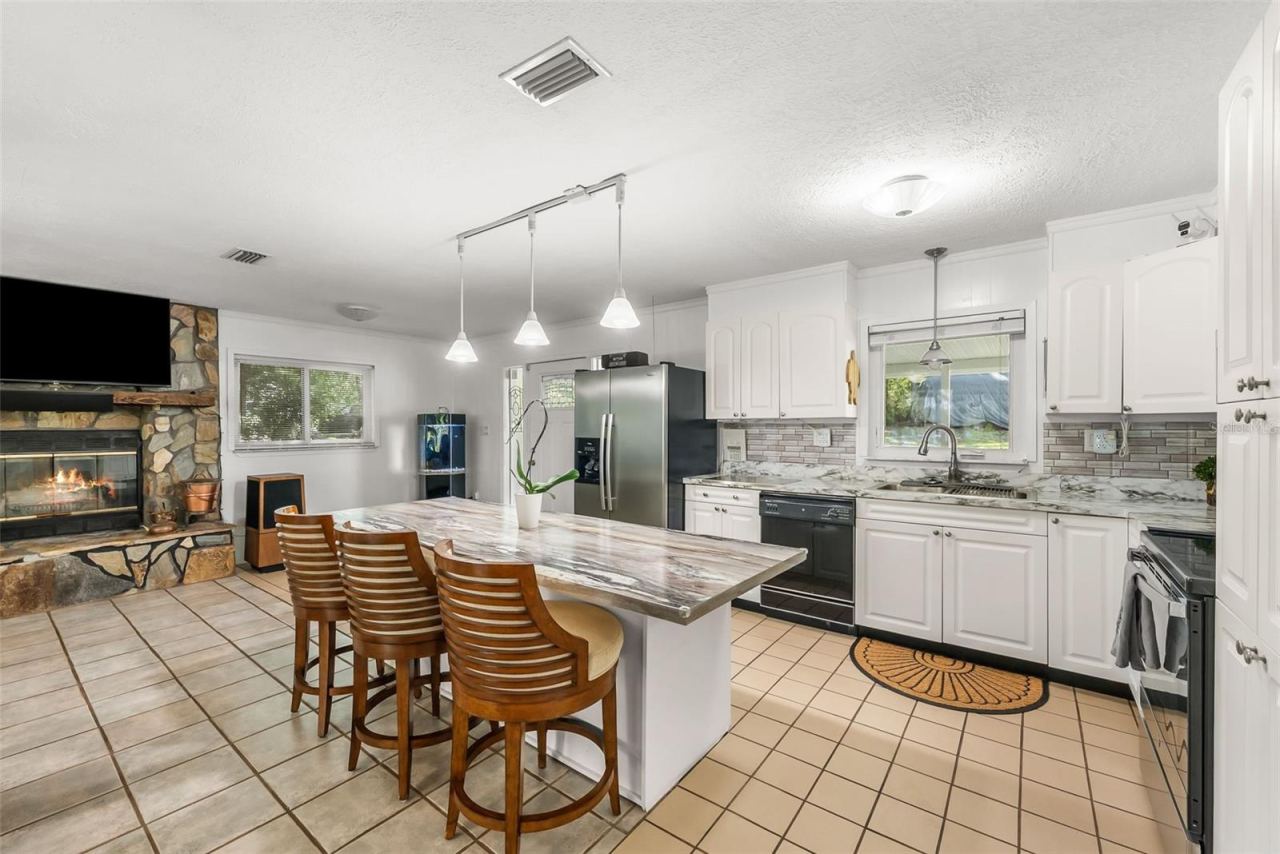 Photo 4 of 1416 Baden Powell Rd, Hawthorne, FL 32640