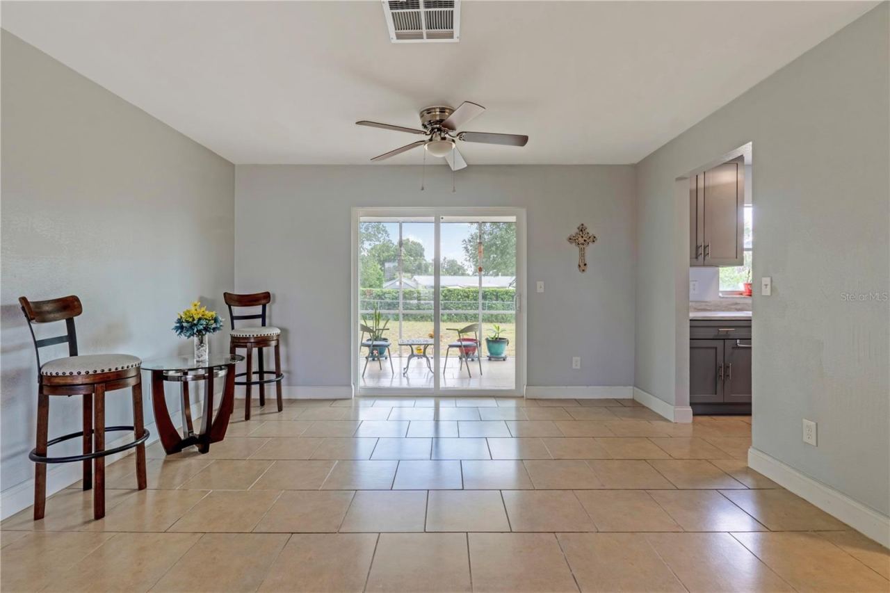 Photo 4 of 2633 Beal St, Deltona, FL 32738