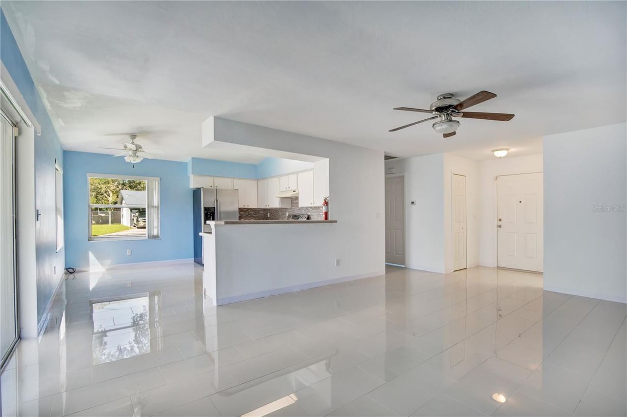 Photo 5 of 561 15th St, Holly Hill, FL 32117