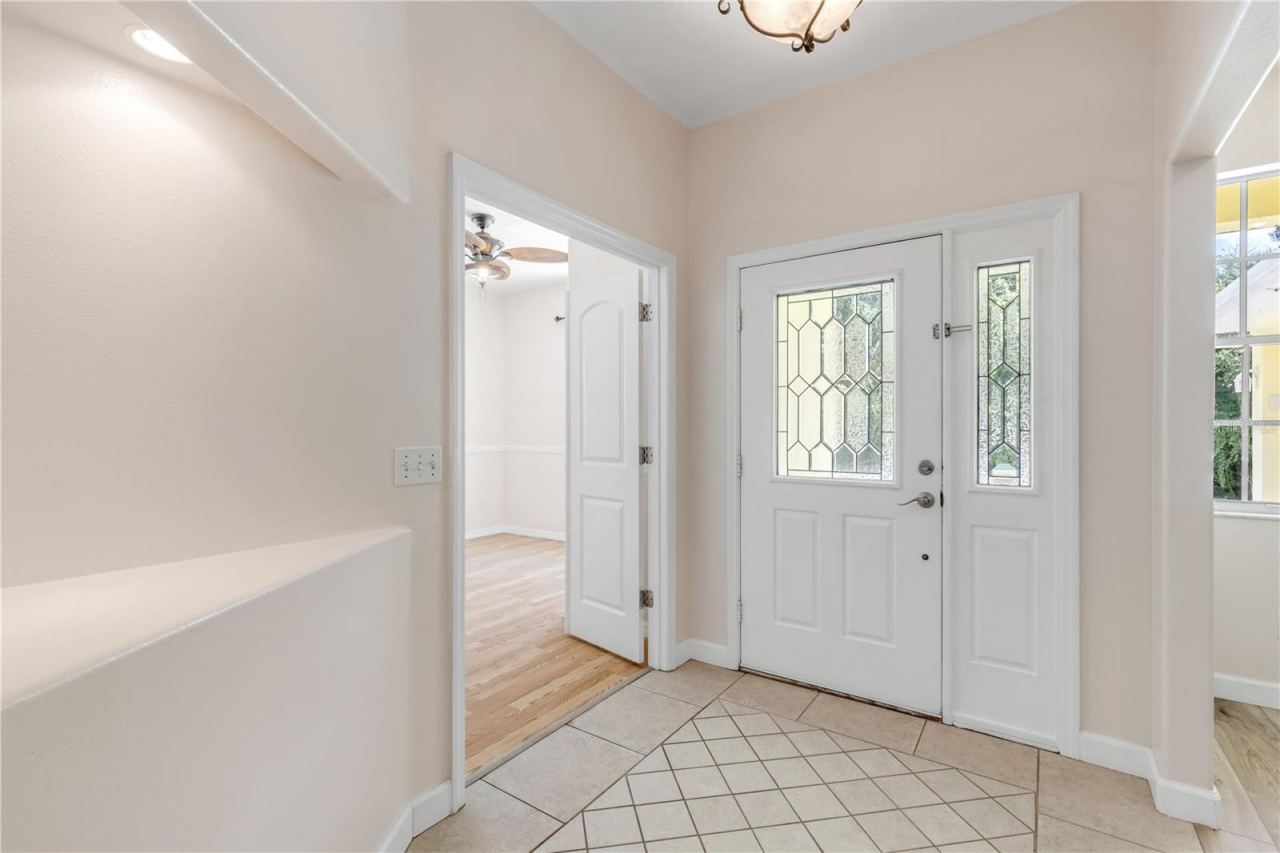 Photo 4 of 830 S Duss St, New Smyrna Beach, FL 32168