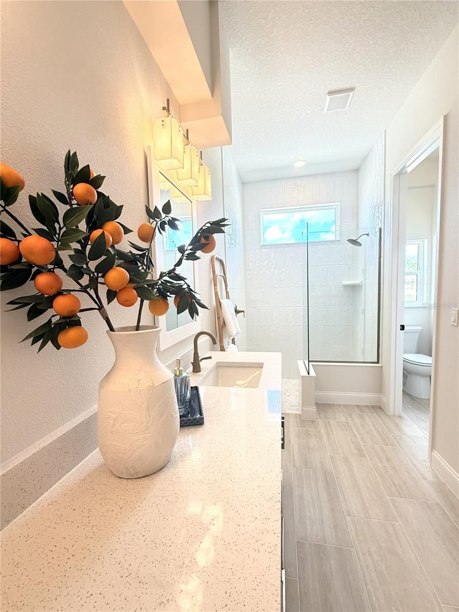 Photo 5 of 1561 Lake Bank Ln, Deland, FL 32724