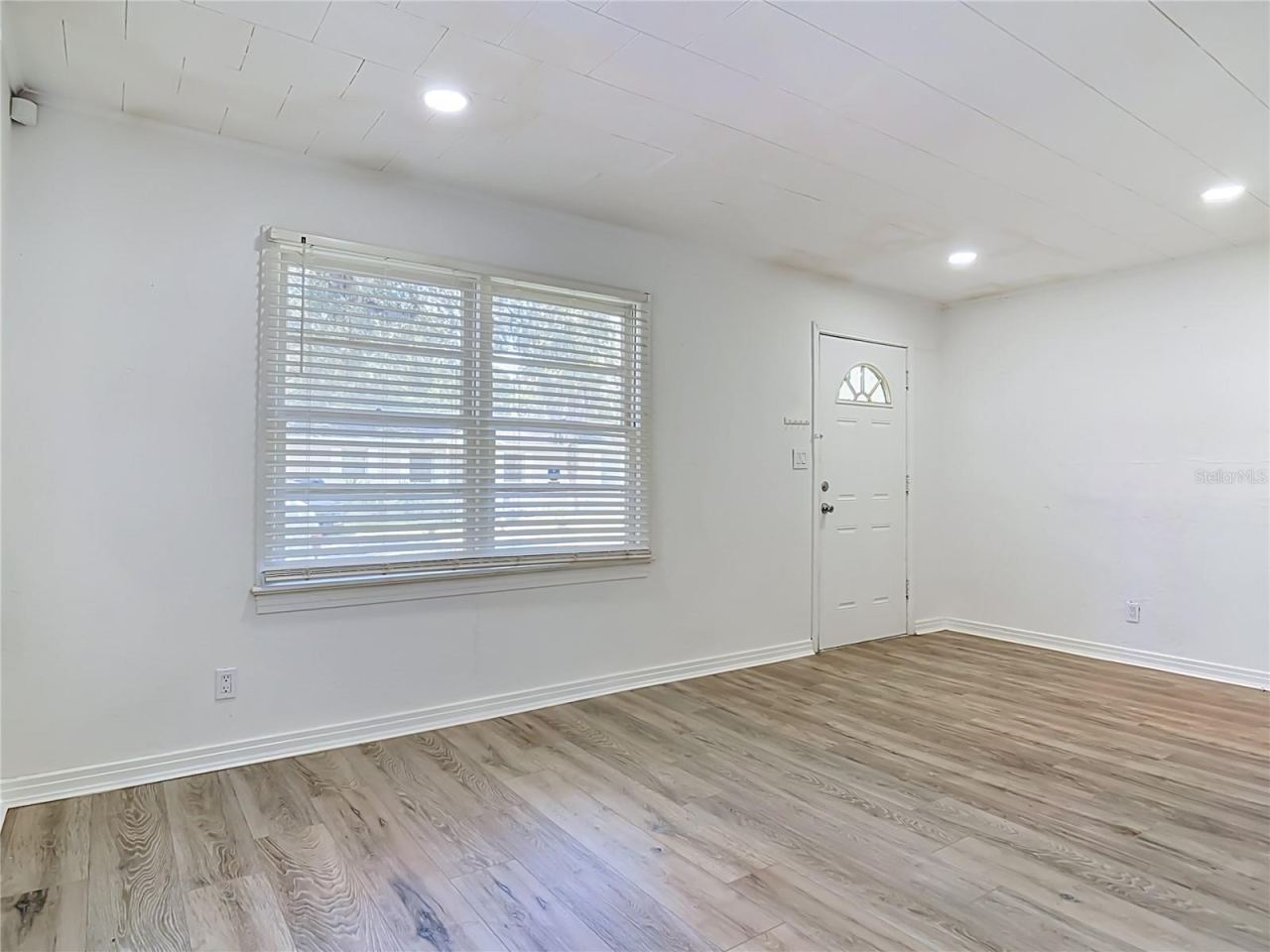 Photo 4 of 709 Edwards St, Daytona Beach, FL 32114