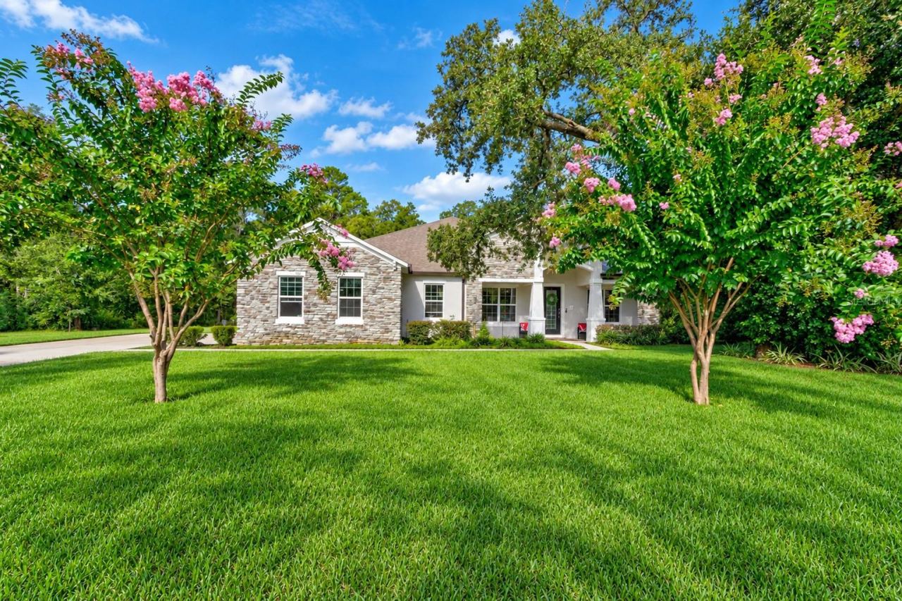 Photo 4 of 3520 Tyngsbourgh Dr, Deland, FL 32720