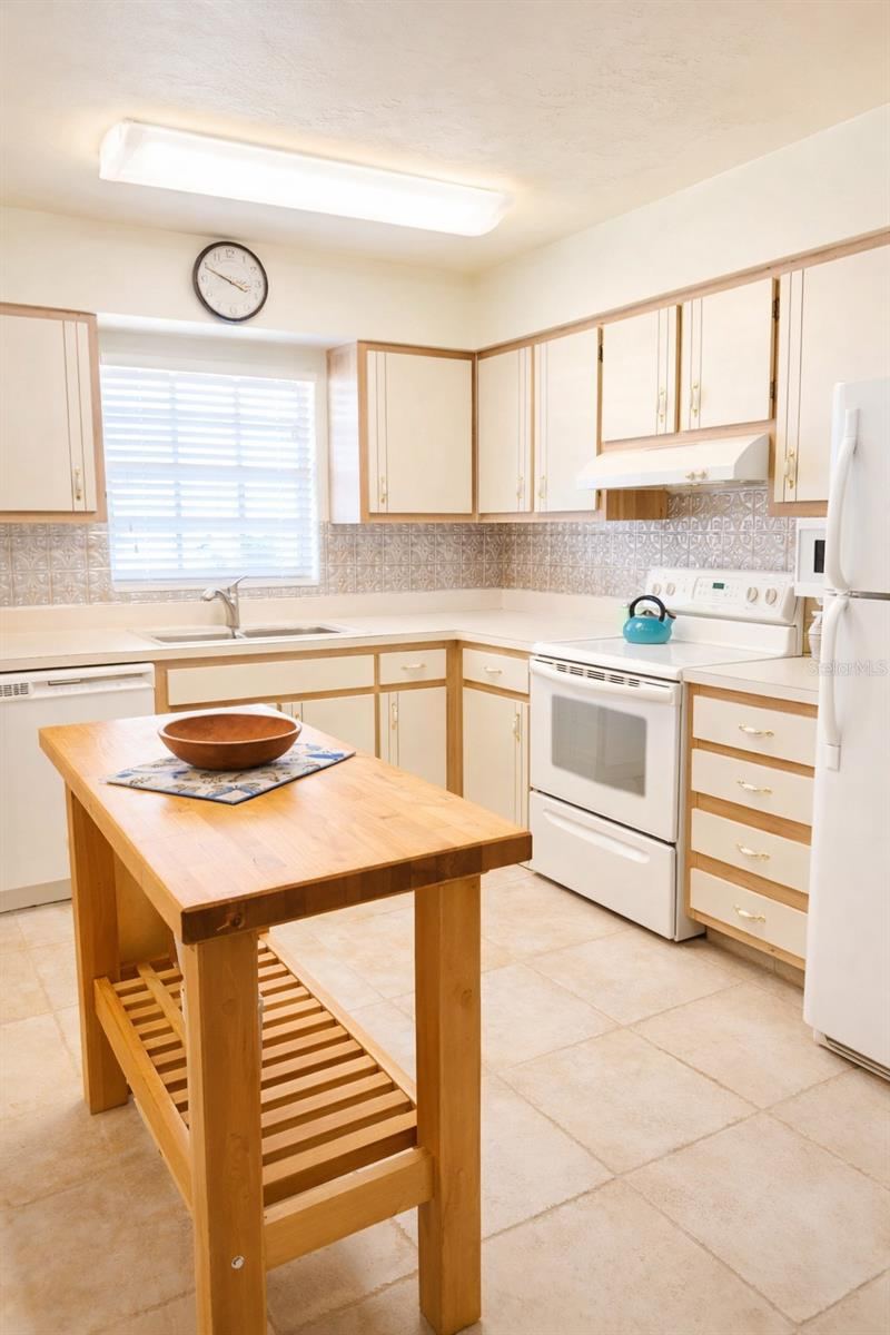 Photo 4 of 1640 Juno Trl #103f, Astor, FL 32102