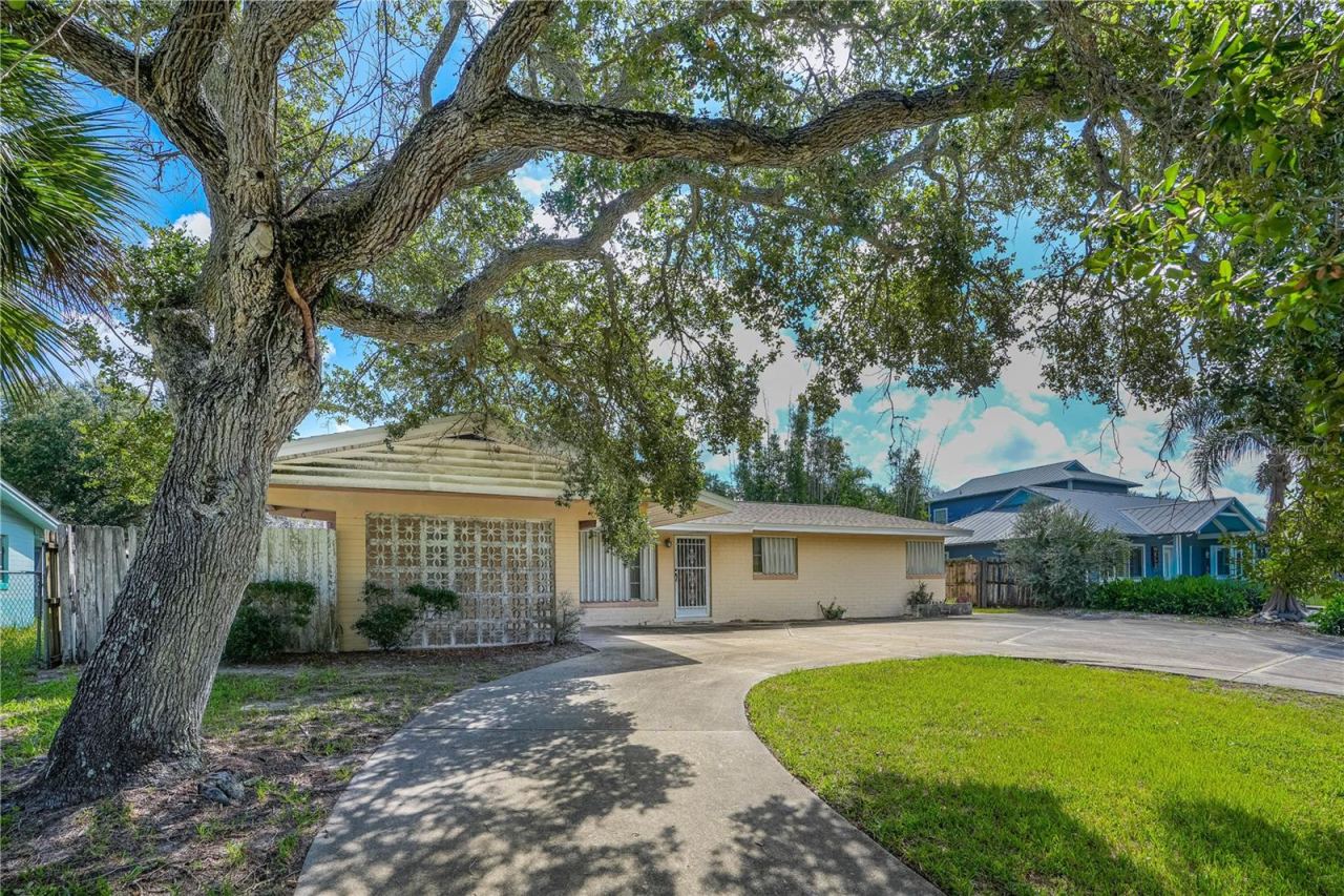 Photo 4 of 2005 Saxon Dr, New Smyrna Beach, FL 32169