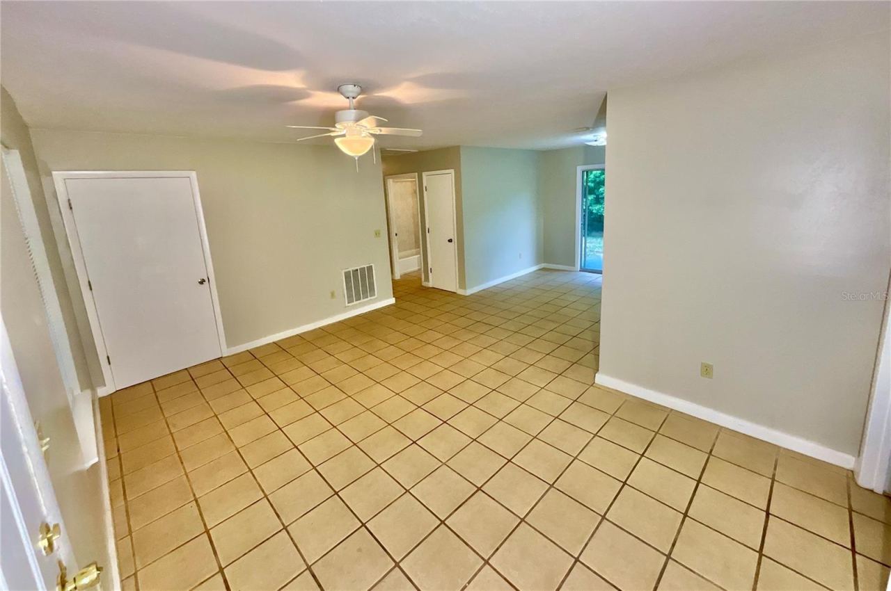 Photo 4 of 1150 Coral Farms Rd, Florahome, FL 32140