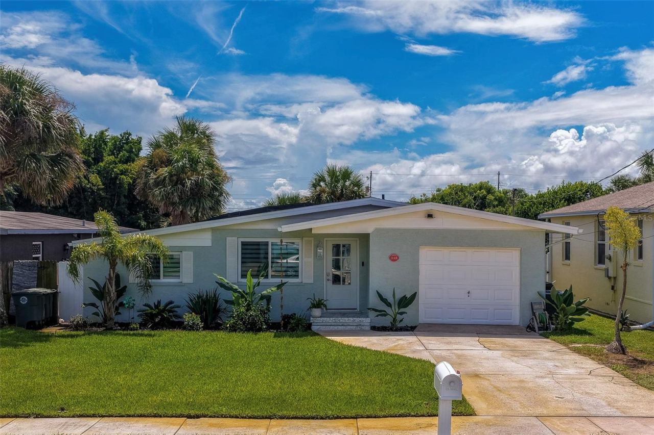 Photo 4 of 348 Woodland Ave, Daytona Beach, FL 32118