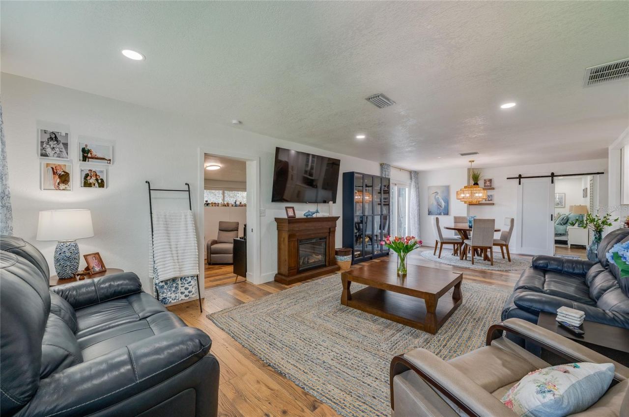Photo 5 of 348 Woodland Ave, Daytona Beach, FL 32118