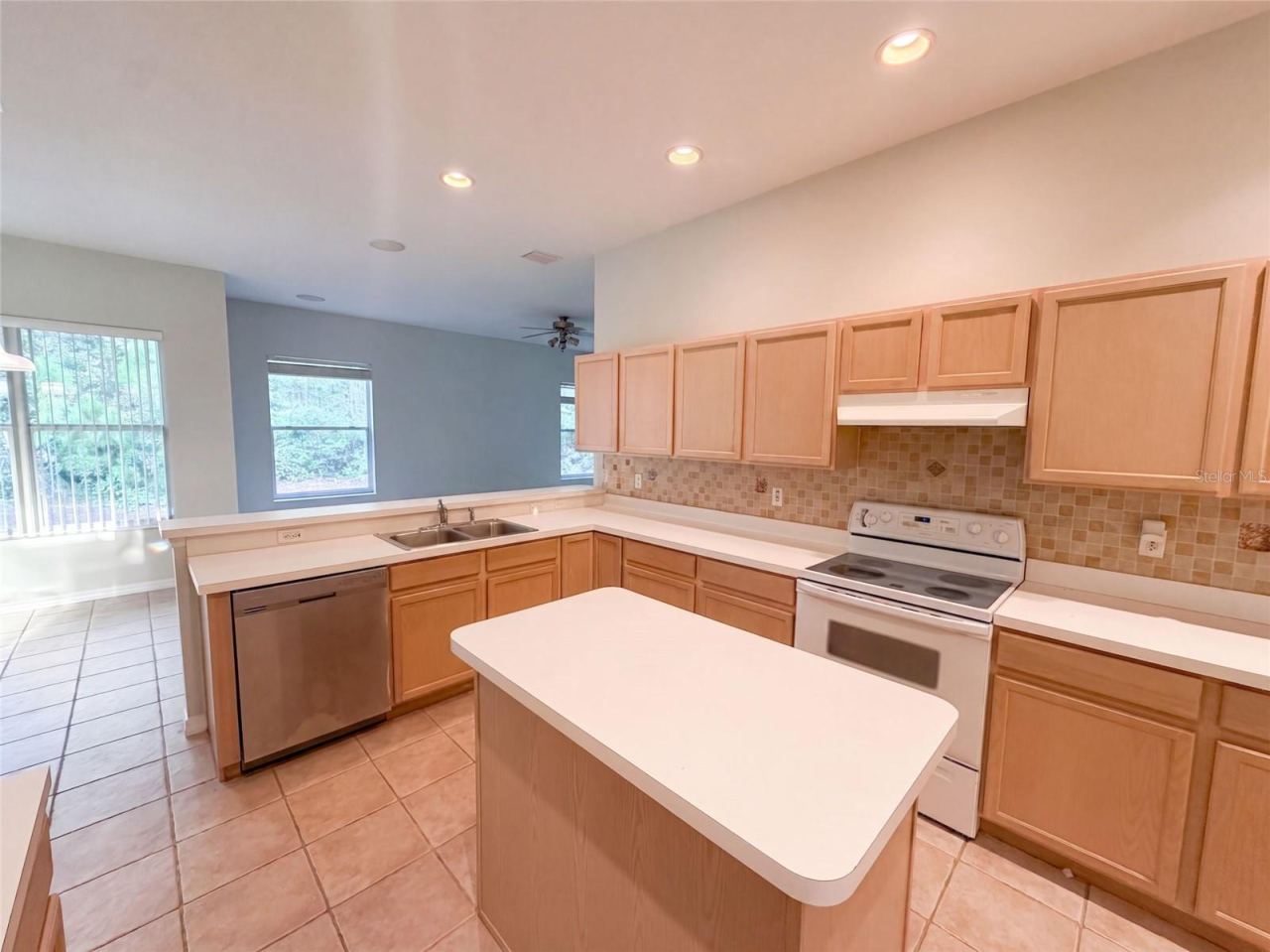 Photo 2 of 27 Russman Ln, Palm Coast, FL 32164