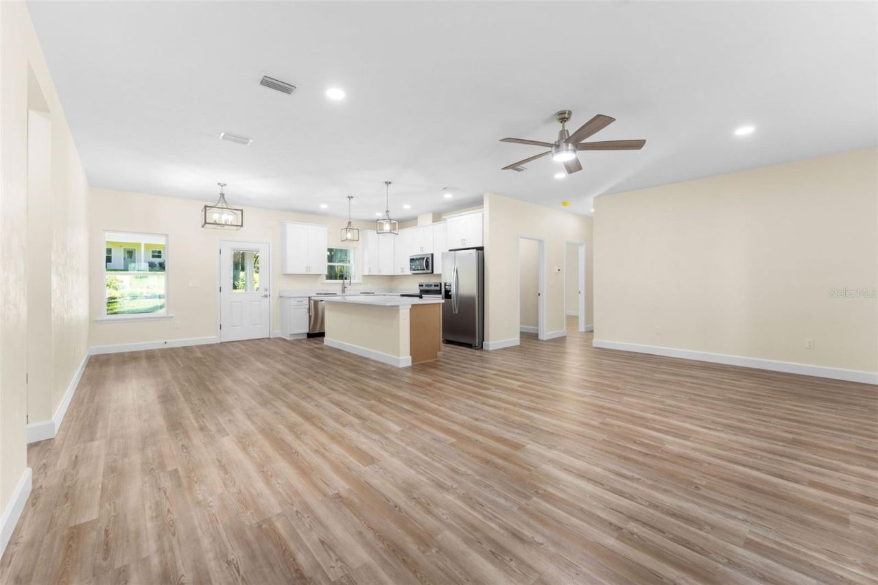 Photo 5 of 377 Se 4th Ave, Melrose, FL 32666
