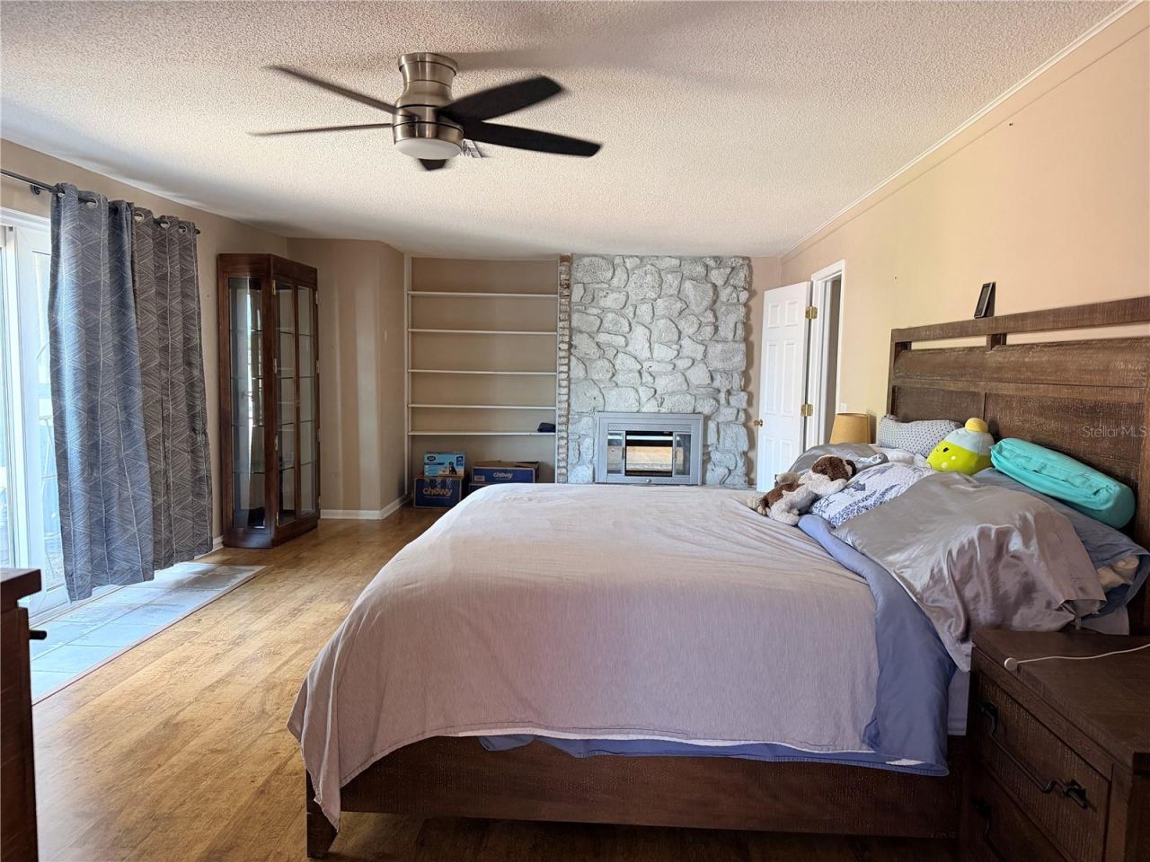 Photo 4 of 318 N Riverside Dr, Edgewater, FL 32132