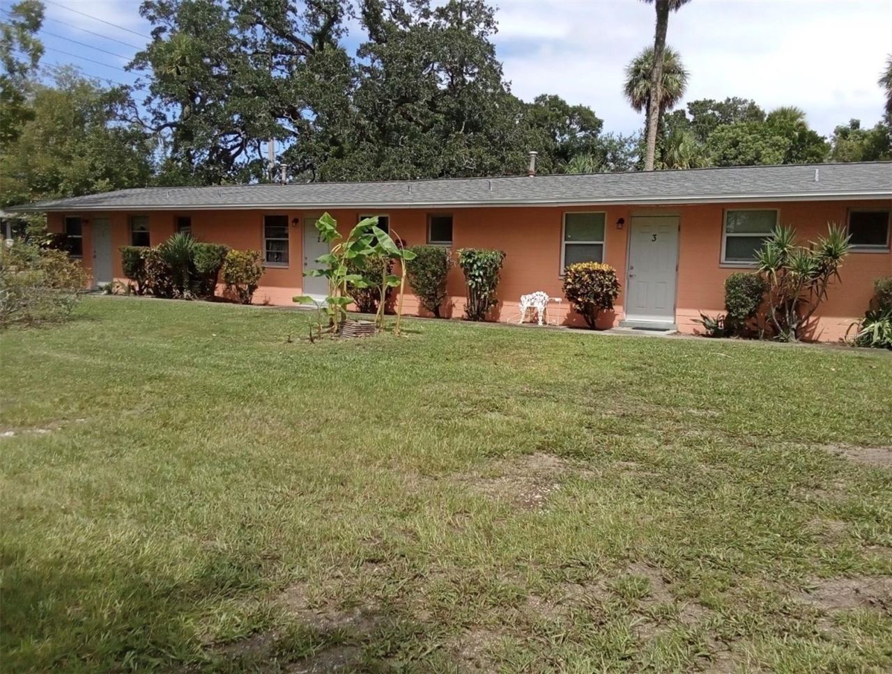 Photo 4 of 555 Oak St, Daytona Beach, FL 32114