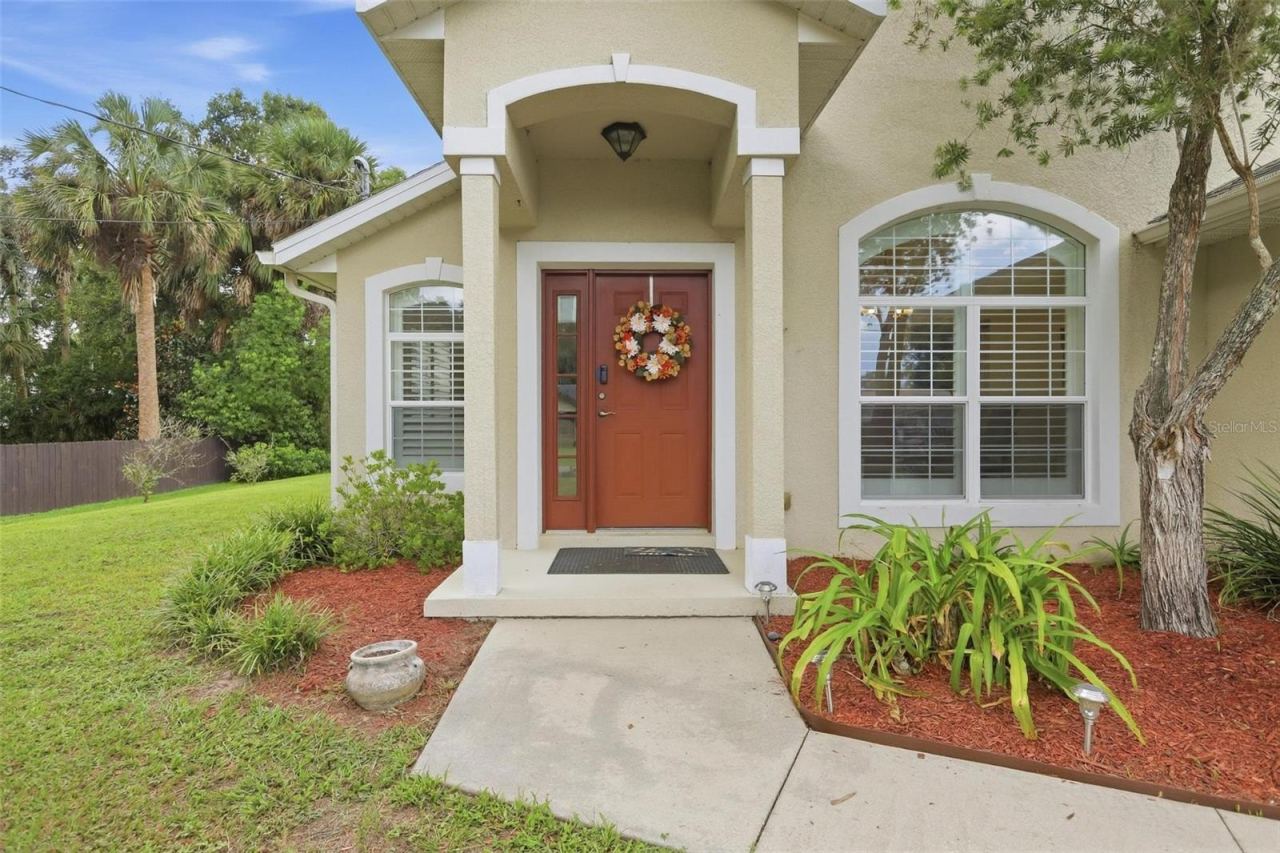 Photo 4 of 1544 Center St, Deland, FL 32720