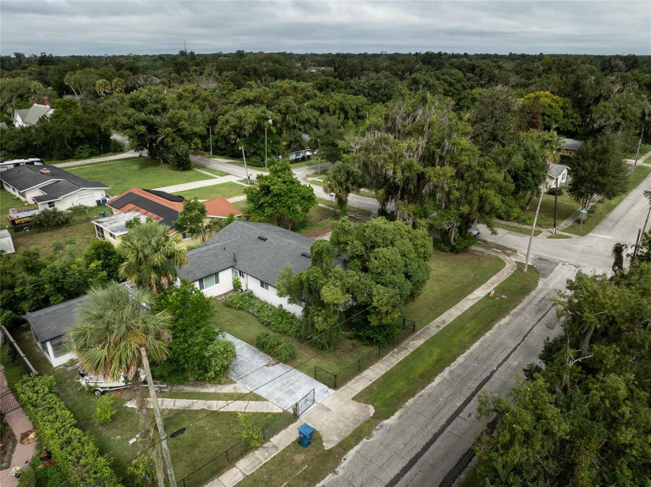 Photo 4 of 1004 N Camphor Ln, Deland, FL 32720