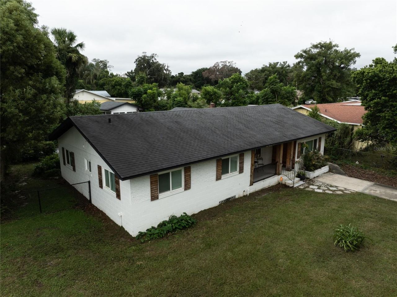 Photo 5 of 1004 N Camphor Ln, Deland, FL 32720