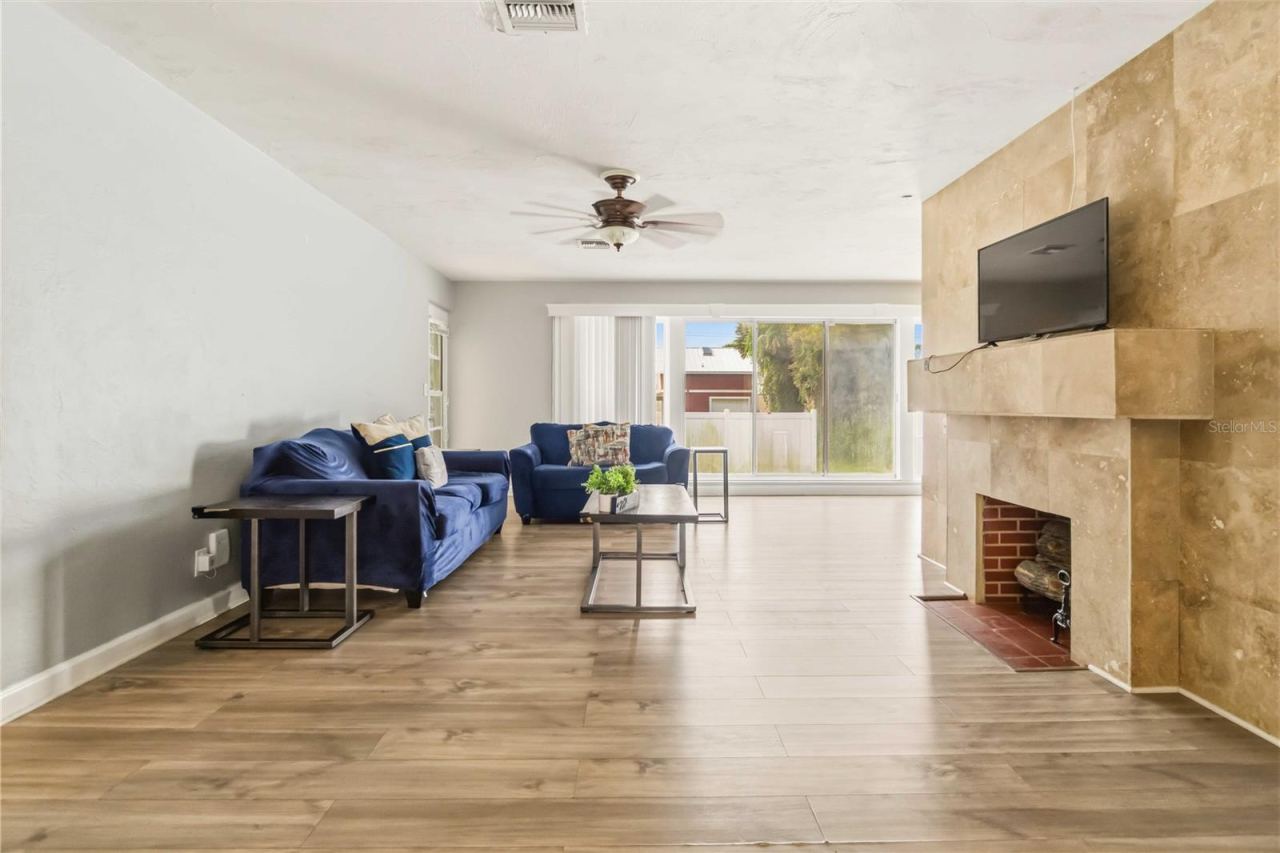 Photo 5 of 582 Revilo Blvd, Daytona Beach, FL 32118