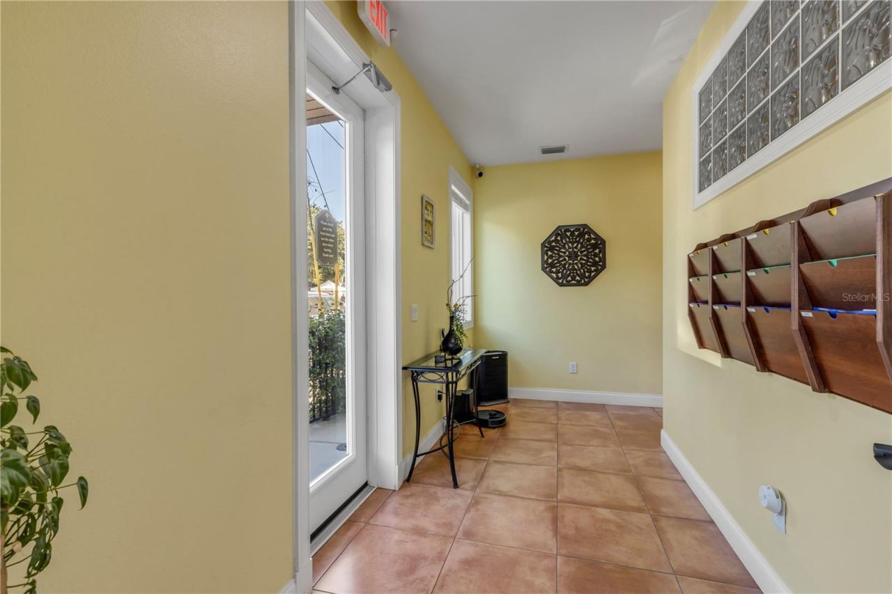 Photo 5 of 136 Julia St, New Smyrna Beach, FL 32168