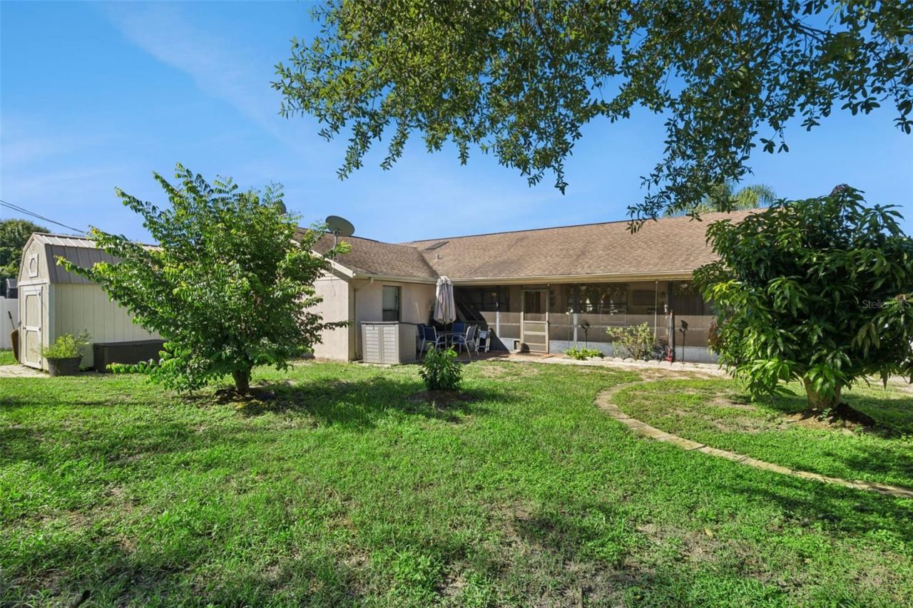 Photo 4 of 1079 W Hancock Dr, Deltona, FL 32725
