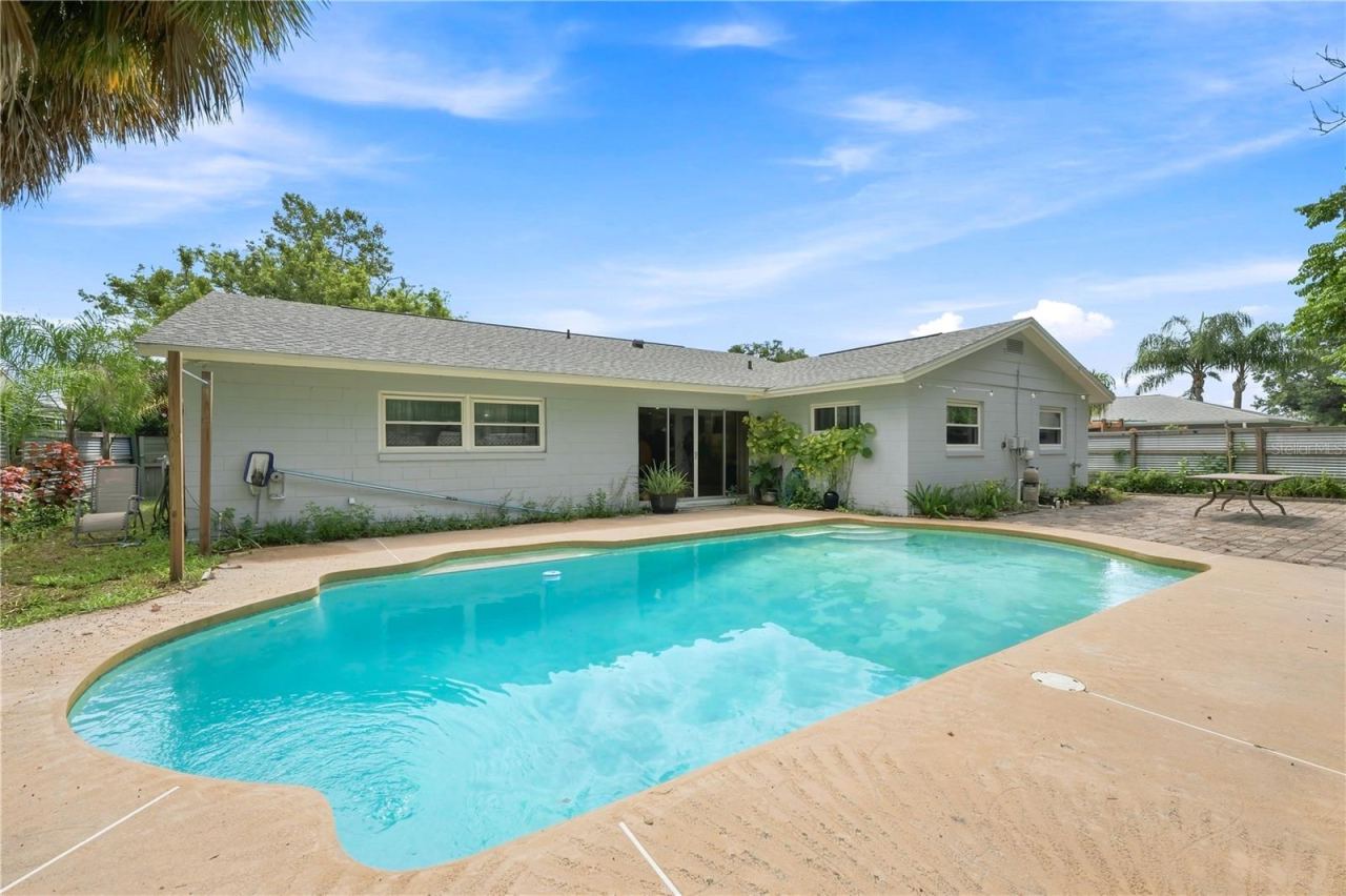 Photo 2 of 2301 Conifer Ave, Winter Park, FL 32792