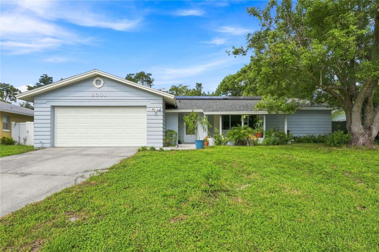 Photo 3 of 2301 Conifer Ave, Winter Park, FL 32792