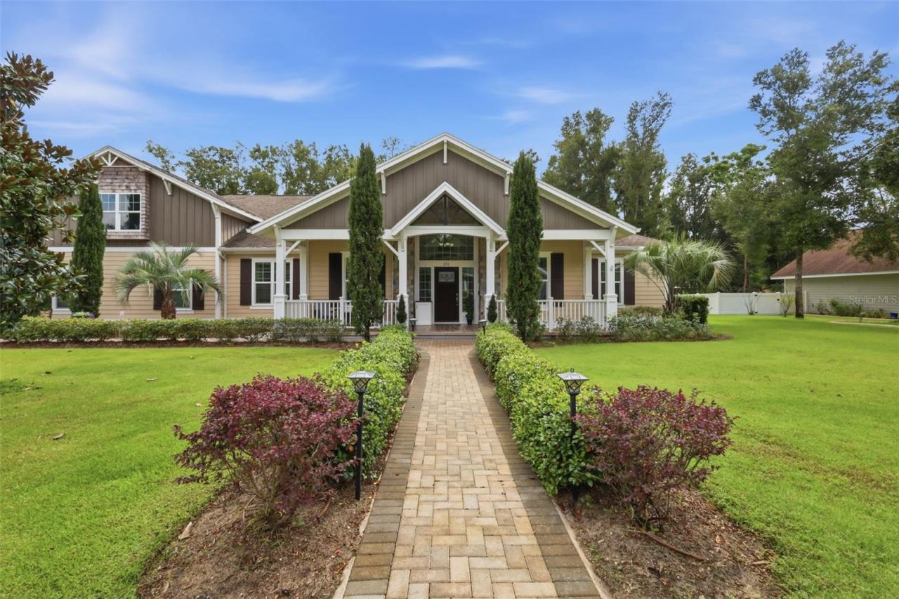 Photo 4 of 251 W Delaware Ave, Lake Helen, FL 32744